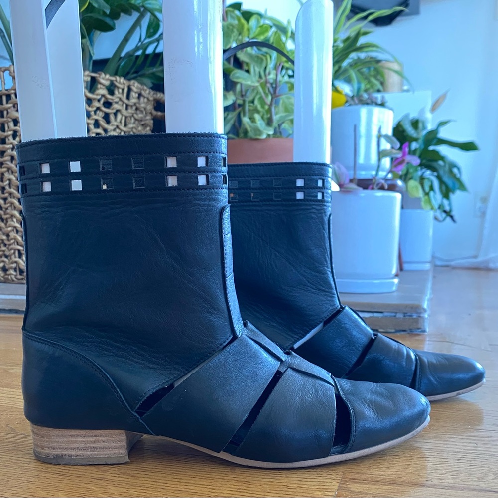 Madras by APC black leather boots - French 41